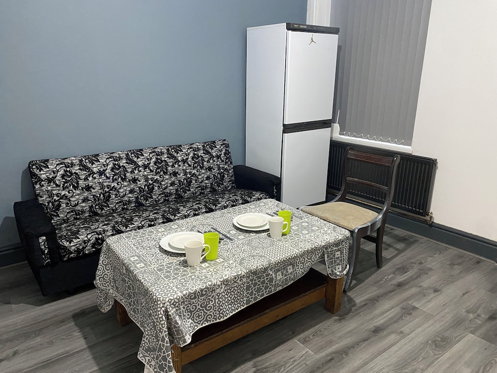 Room in Guest Room - Nice big Room in Coventry