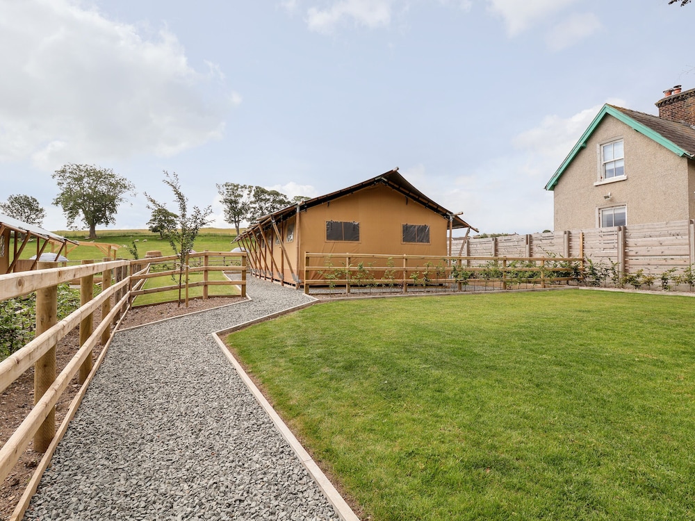 Lucky Clucky Lodge