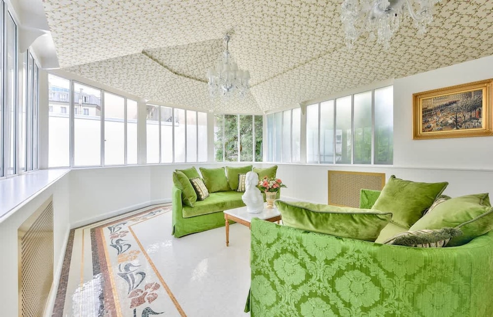 Noble Luxury Residence in the Heart of Paris