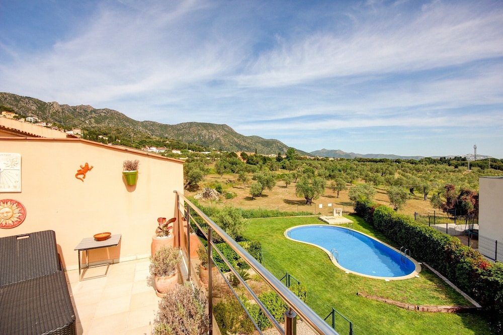 Duplex Apartment in Palau-saverdera