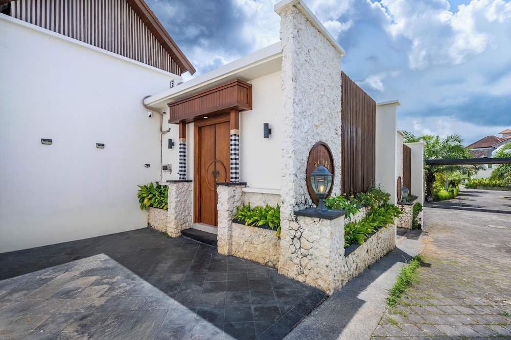 Private Pool Villa Dacira by Orivista