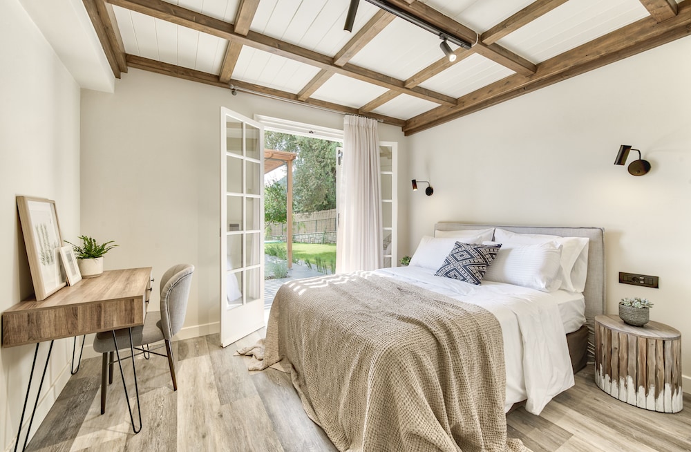 Leeda's Cottages view 5