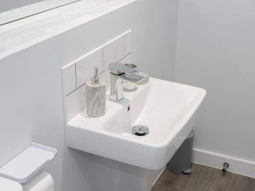 2br-sleeps4-citycentre-parking-rooftop