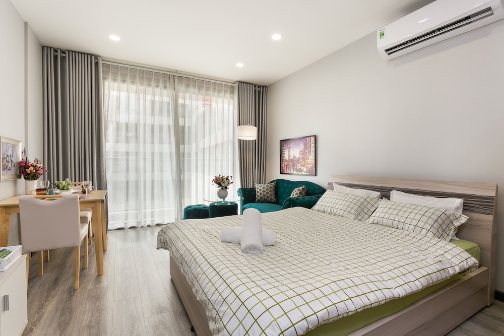 Jennifer House - Millenium Apartment