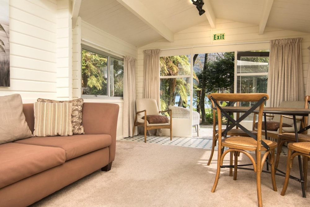 Furneaux Lodge