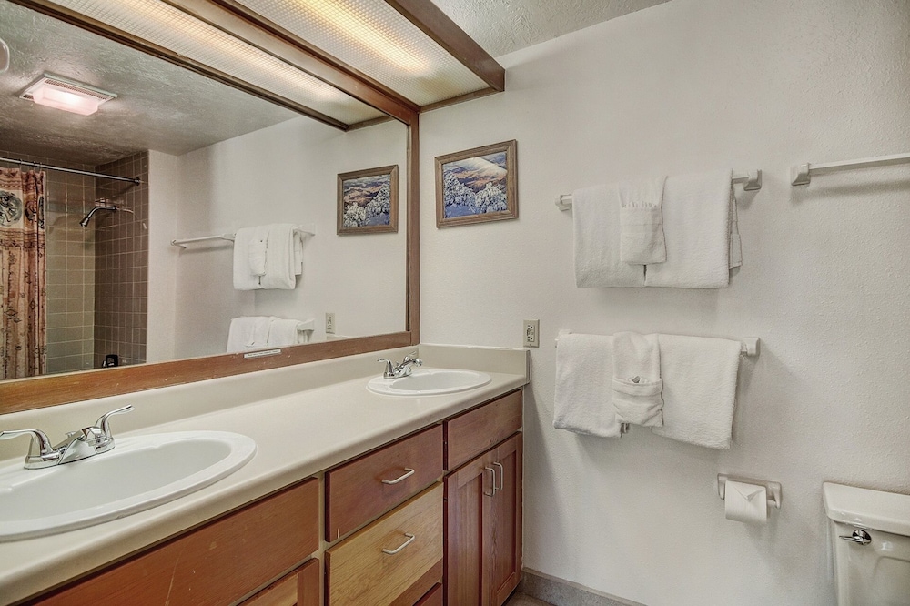 The Pines - Keystone Ski Resort CO Vacation Lodging