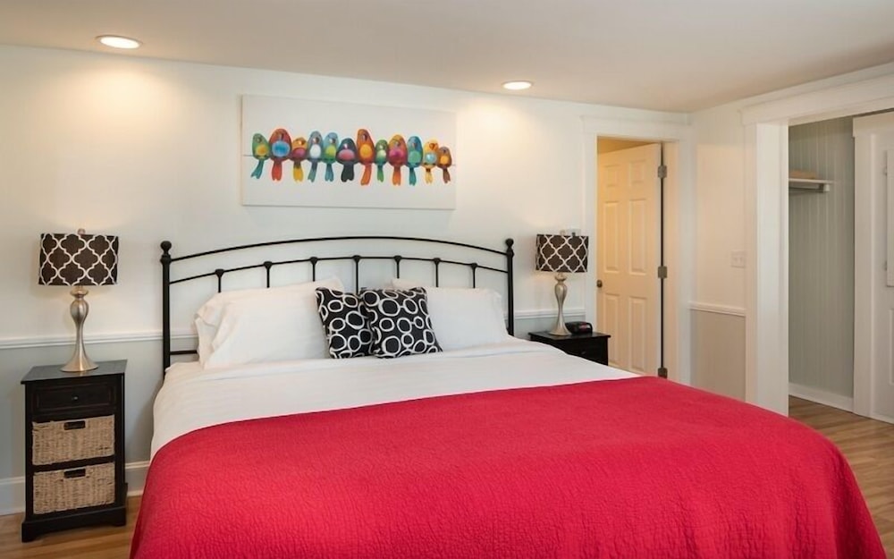 Glen Cove Inn & Suites