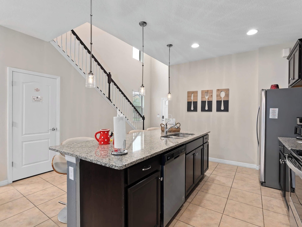 Family Fun Retreat Near Disney With Game Room & Themed Bedrooms