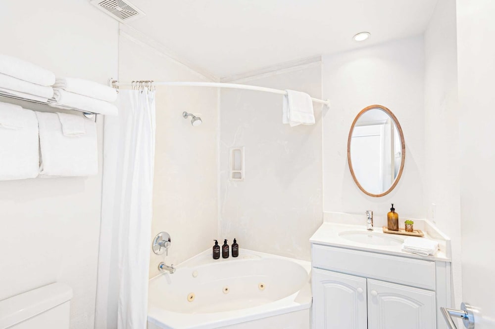 2 Coastal Studios at Cayucus Beach Access + Ocean Views