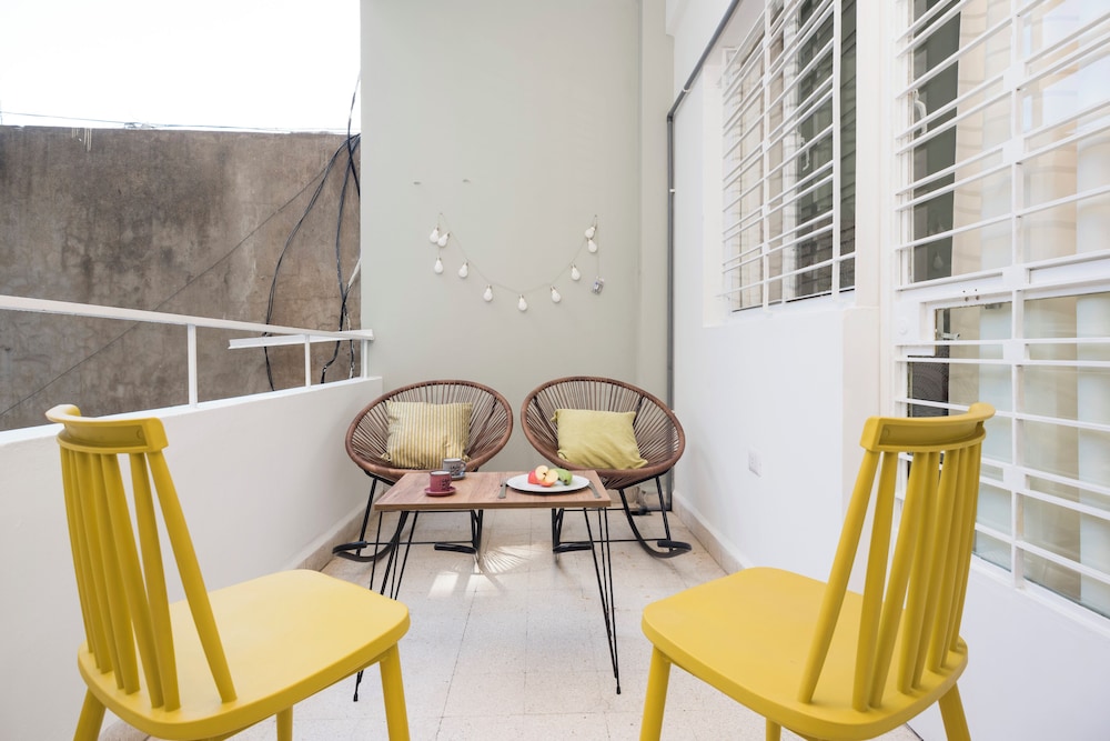 Boho-Chic Cozy 2BR - Apt & Balcony in Mar Mikhael