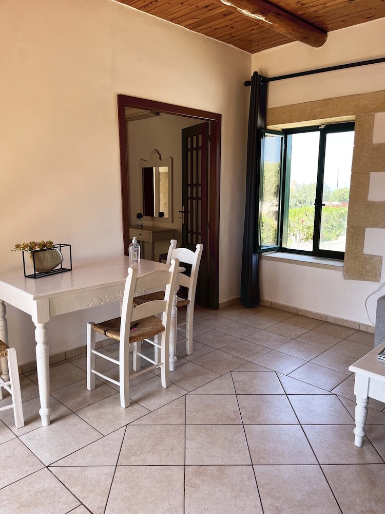 Skandalis Traditional Suites