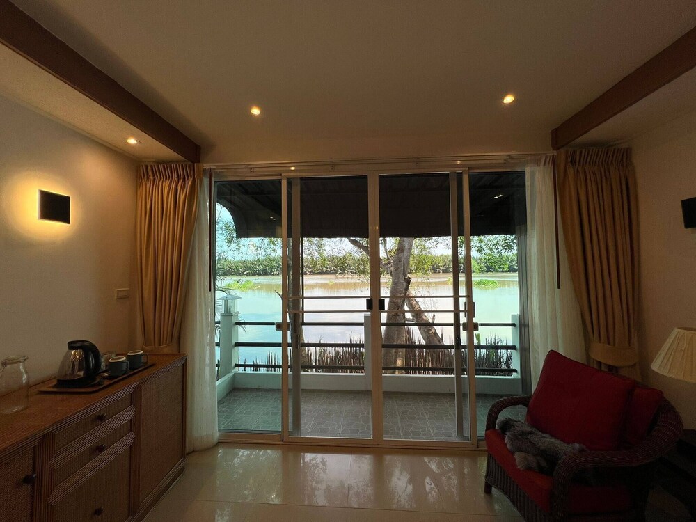 No8 Double Suite, Rainbow Arokaya Welnes