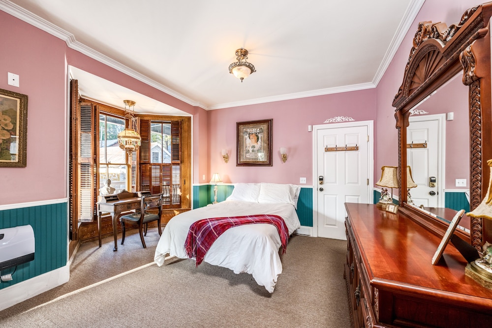 The Dutch Flat Hotel