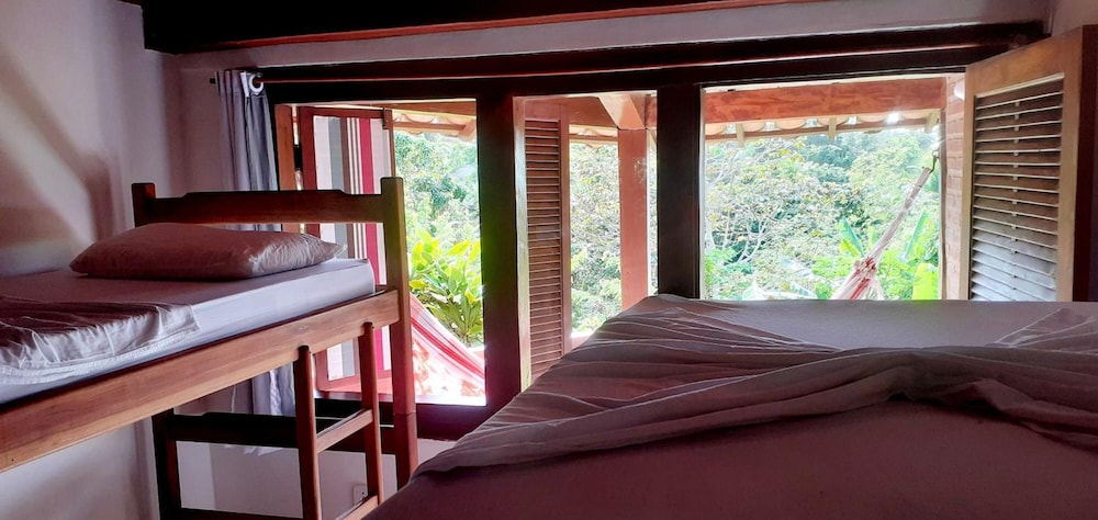 Novos Baianos Hostel e Suites