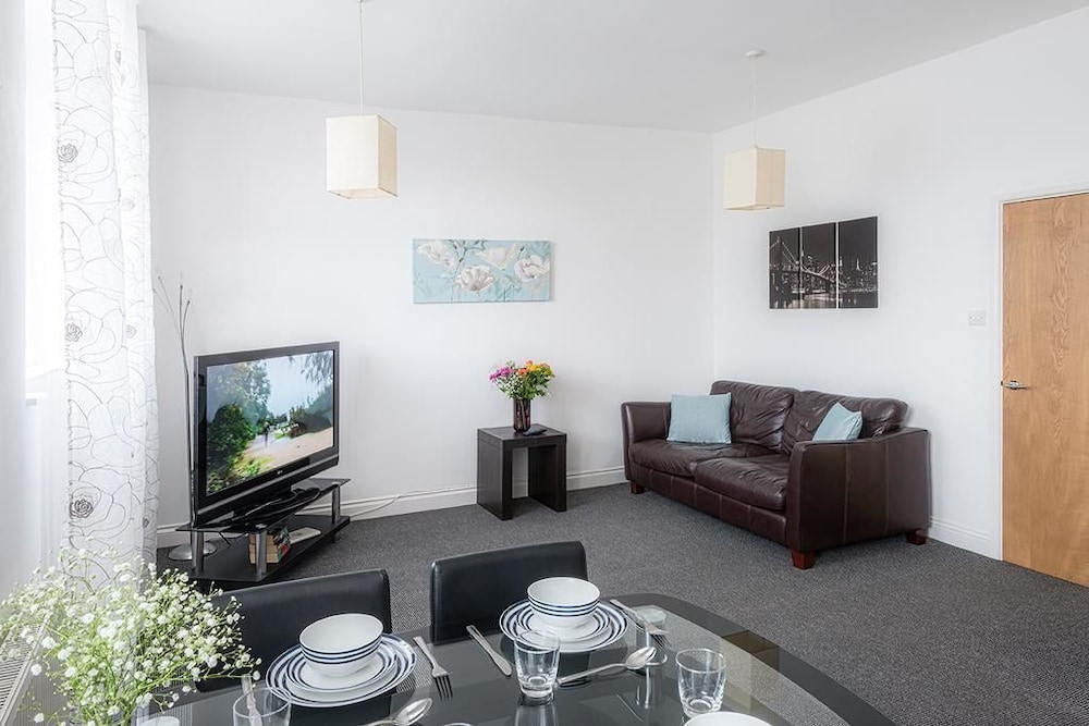 F6 Bath Road Apartment view 5