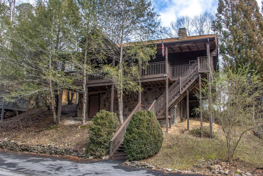 Mariettas Dream 2br in Mountains w/ Hot Tub! view 5
