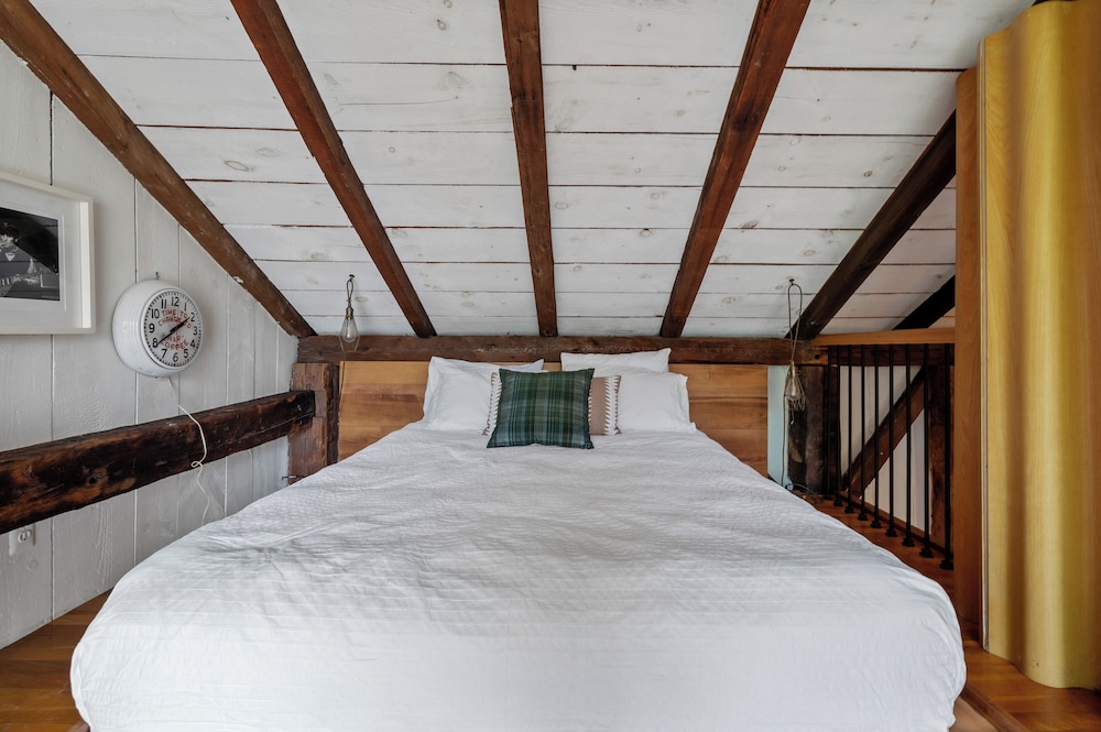 Renovated Grand Woodstock Barn