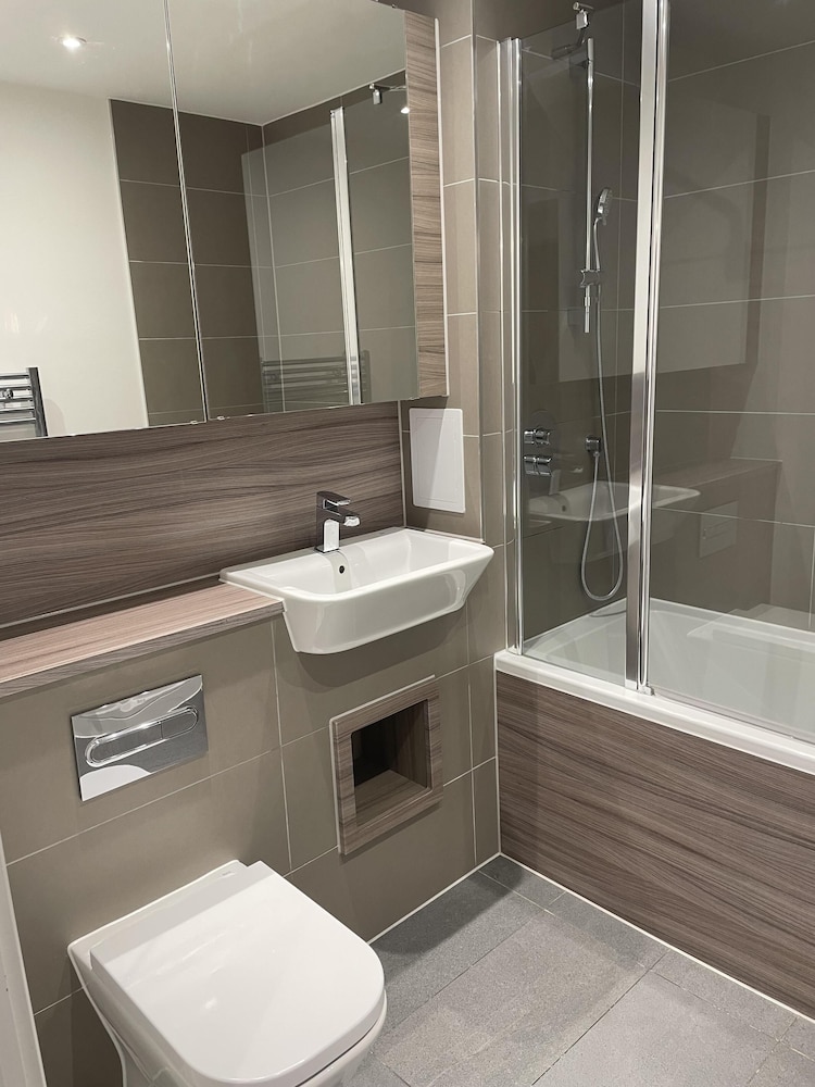 2 Bedroom Luxury Apartment in Barking