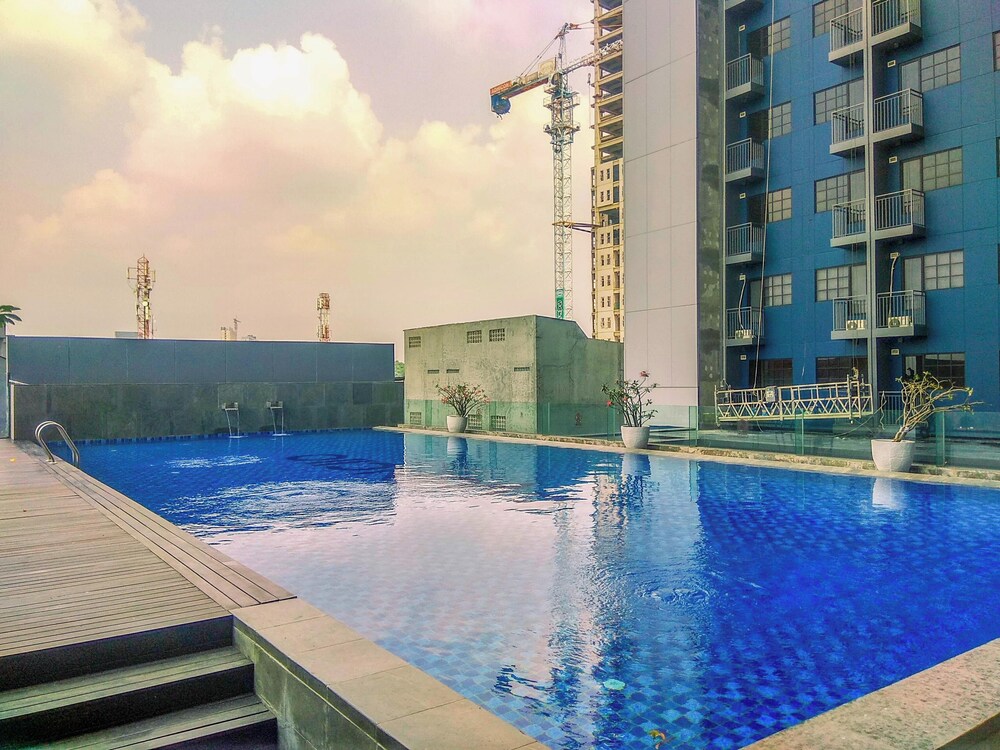 Cream Tone Studio At Evenciio Margonda Apartment