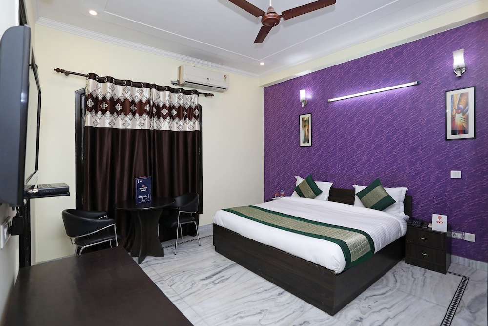 OYO 11606 Galaxy Inn