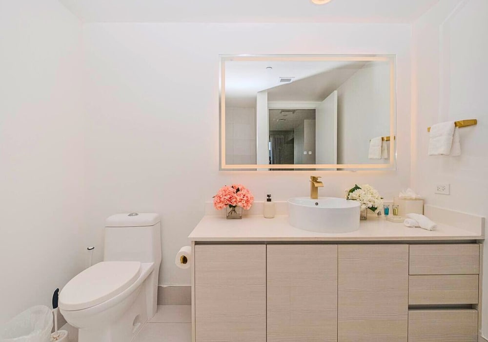 Luxury Ocean Views Apt 1208