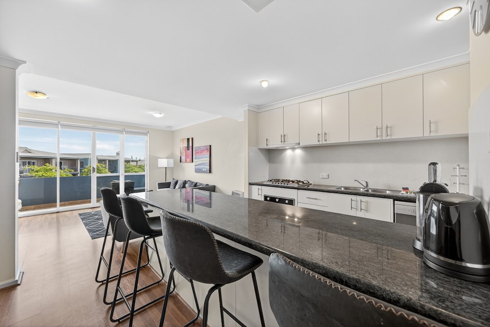 Serene 2-bed Apartment by the Canal