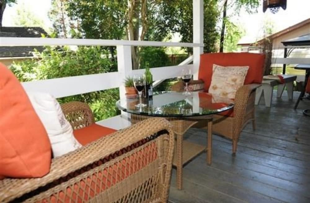 The Giraffe Inn at Old Parks Manor - Property Image 3