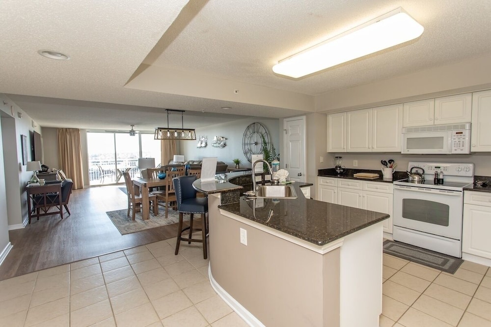 Yacht Club 1-1103 3 Bedroom Condo