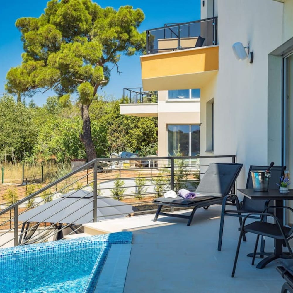 Villa Lavanda - Seaside Luxury Villa for 8 Guests