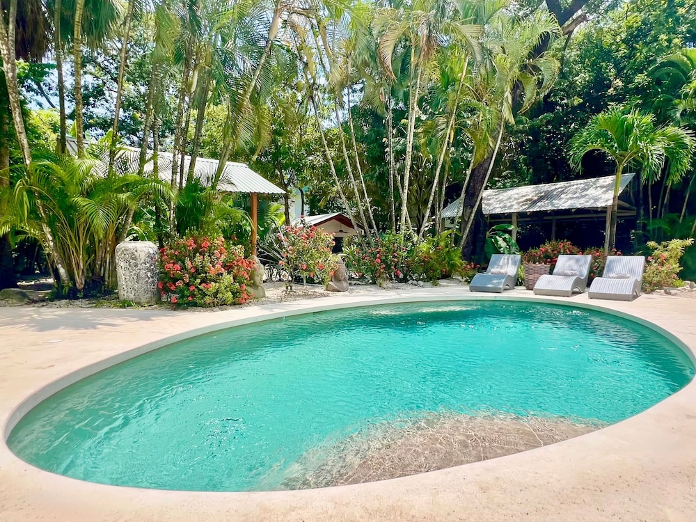 Casa Bonita - 5BR With Pool Walk to Beach