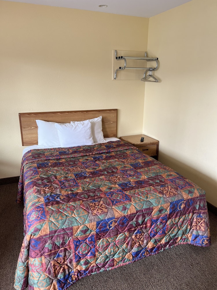 All Star Inn & Suites