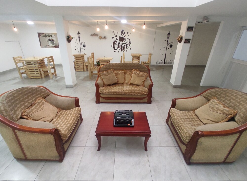 Hostal Altamira Suites