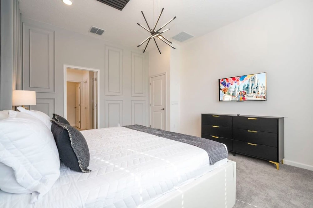 6163 Fantastic Home With 12bd