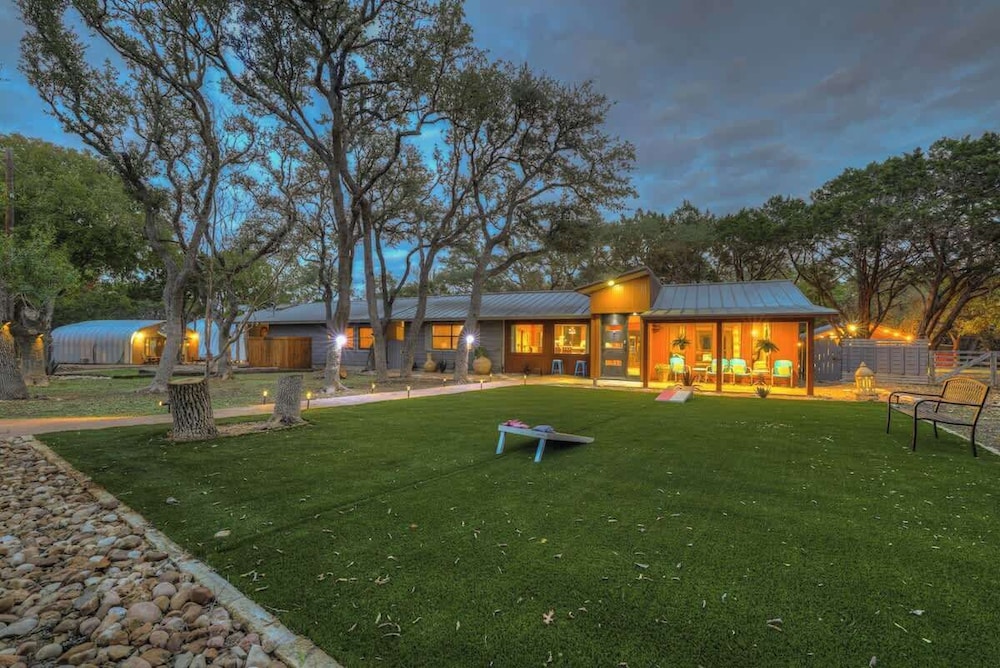 Terracotta Retreat/ Sleeps 30!