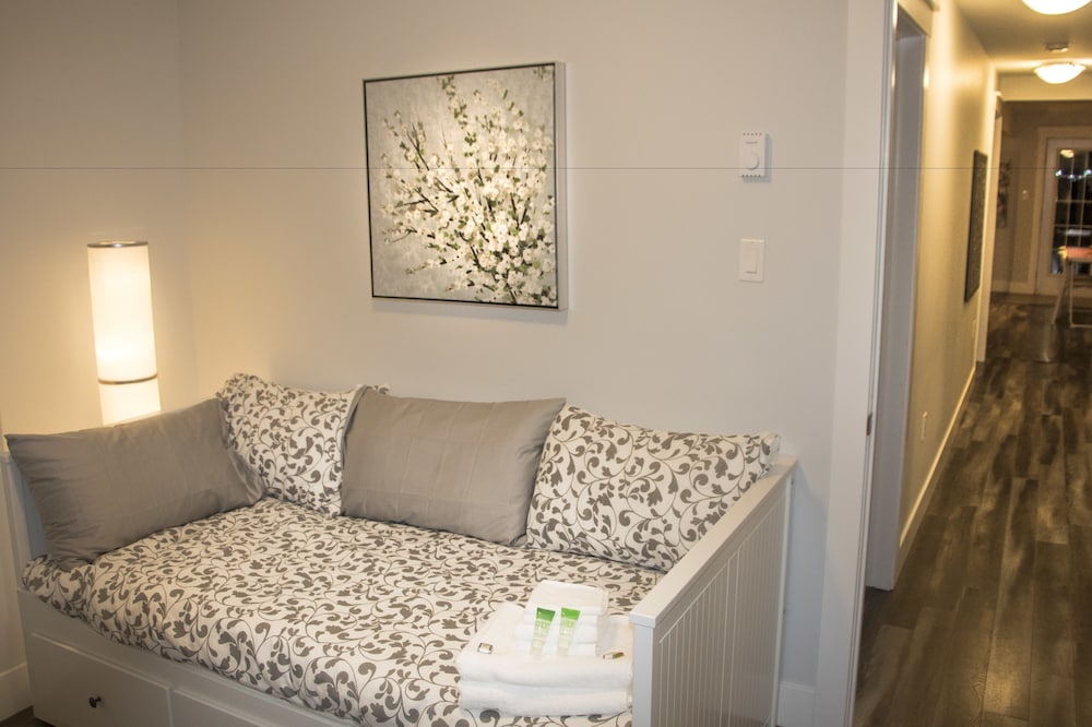 WOW Luxury Suites - Halifax Downtown - Image 4