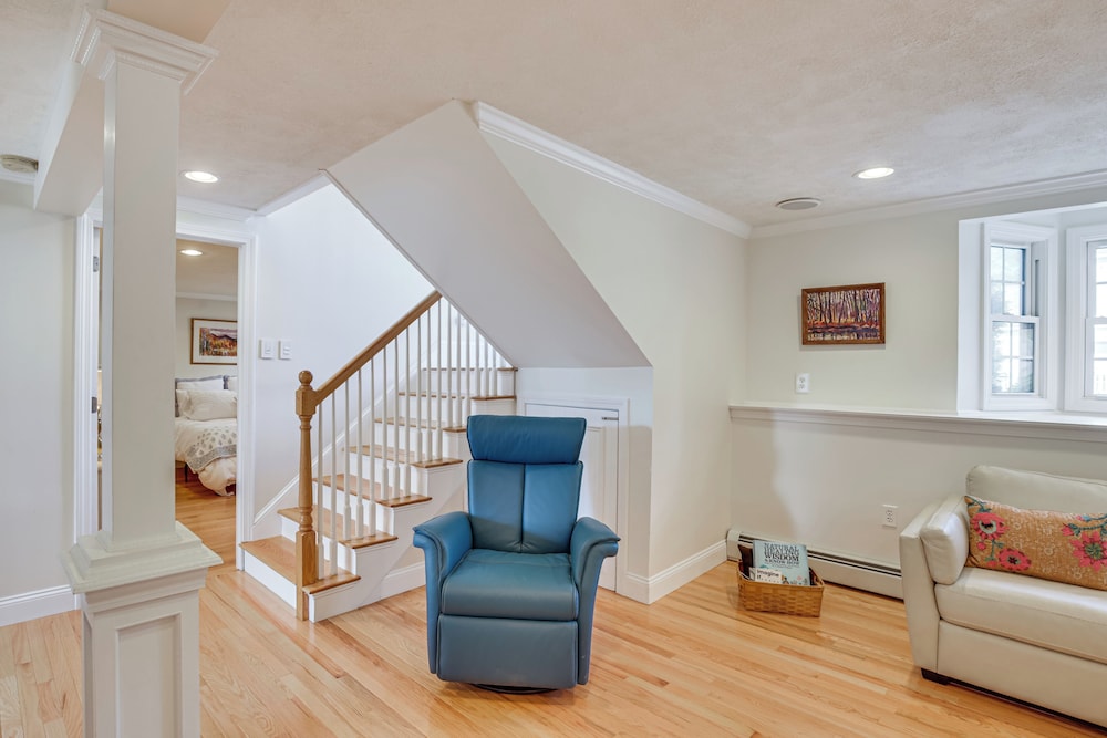Coastal Retreat w/ Large Yard < 1 Mi to Dtwn Saco!