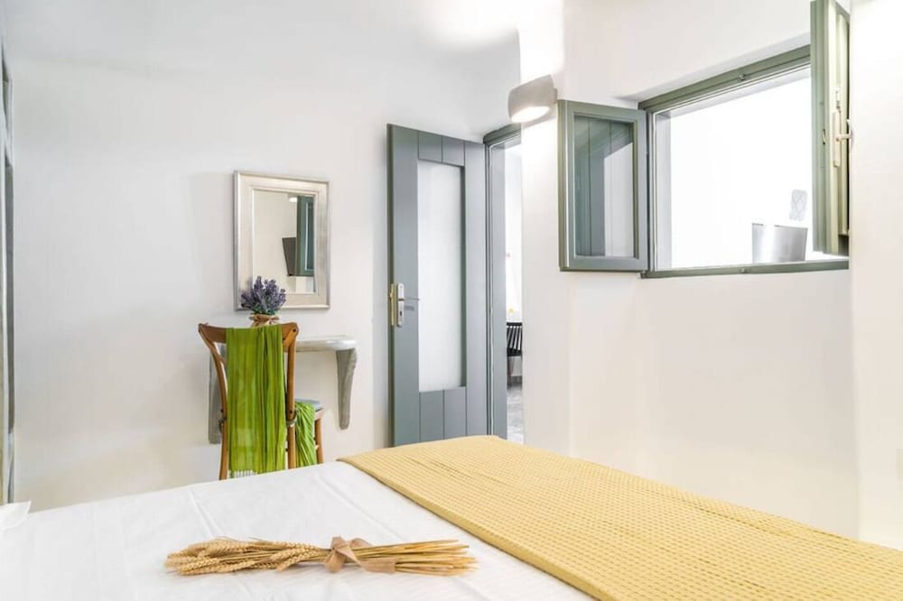 Astrea Suites Feggaropetra Cave House
