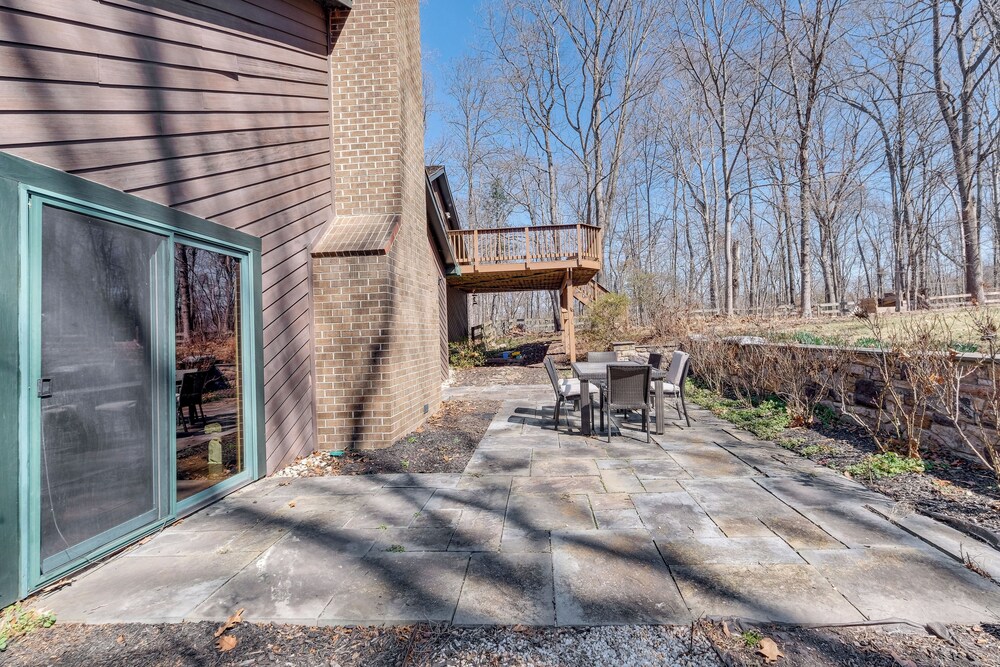 Waterfront Cabin on 32 Acres in Leesburg!