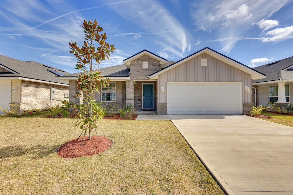 11 Mi to Ocean: Home w/ Pool Access in Palm Coast
