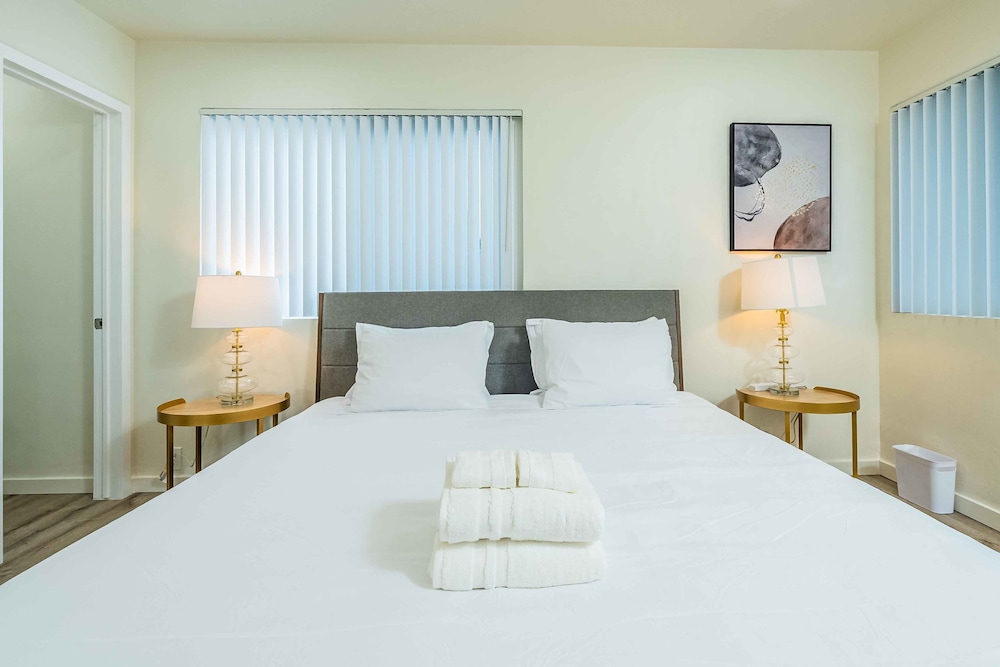 Newly Remodeled 2b2b APT Near Pasadena Old Town