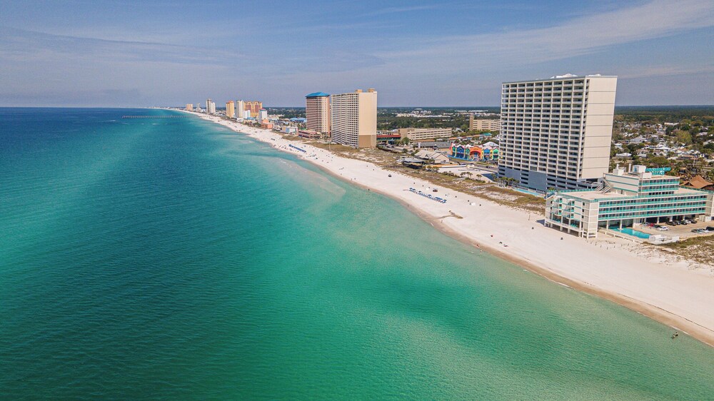 Coral Cove Beachfront Condo for 3 w/ Onsite Pool
