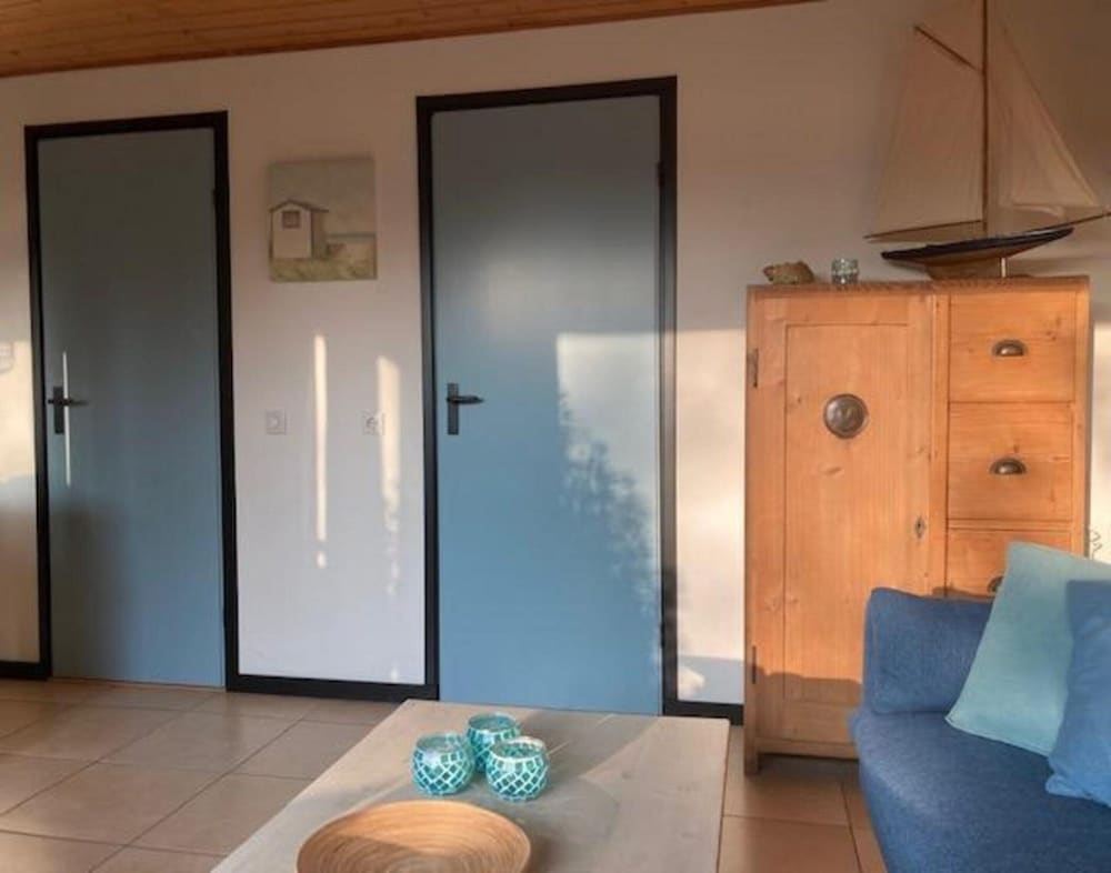 Bungalow Near Beach With Private Garden