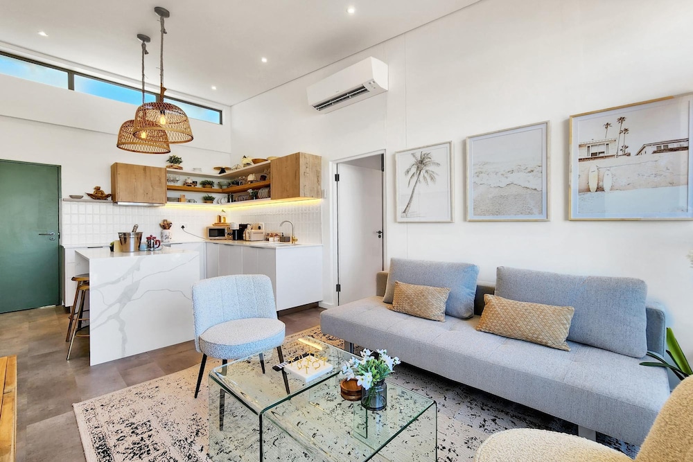 Chic Rooftop Apartment by the Sea 6onn Sea Point