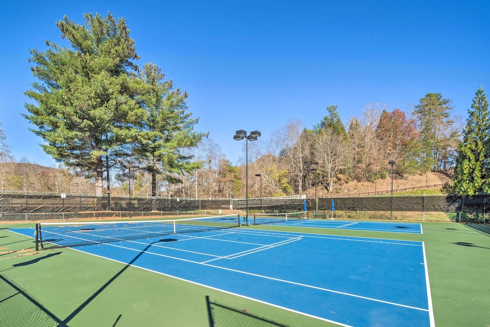 Home w/ Game Room & Rumbling Bald Resort Perks!