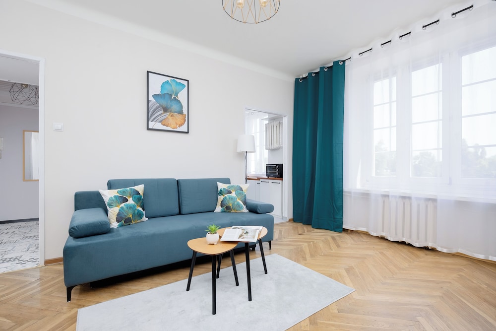Apartment Near Łazienki by Renters view 3