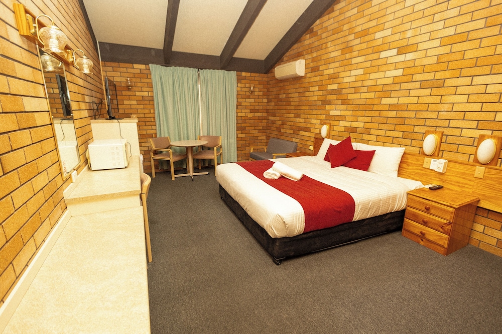 All Travellers Motor inn