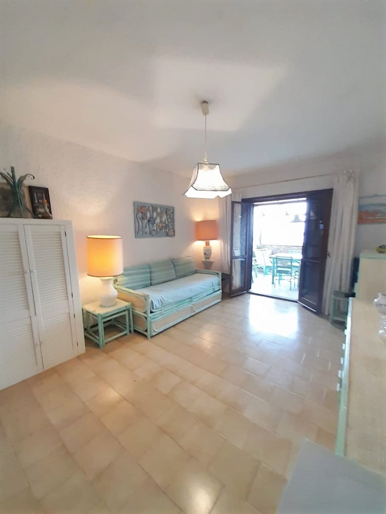Residence in Marinella just 300 mt from the sea