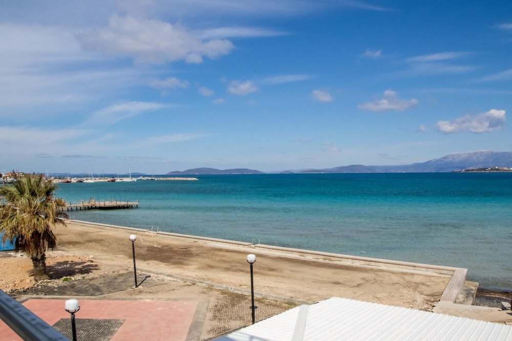Apartment With Amazing View Near Beach in Cesme view 4