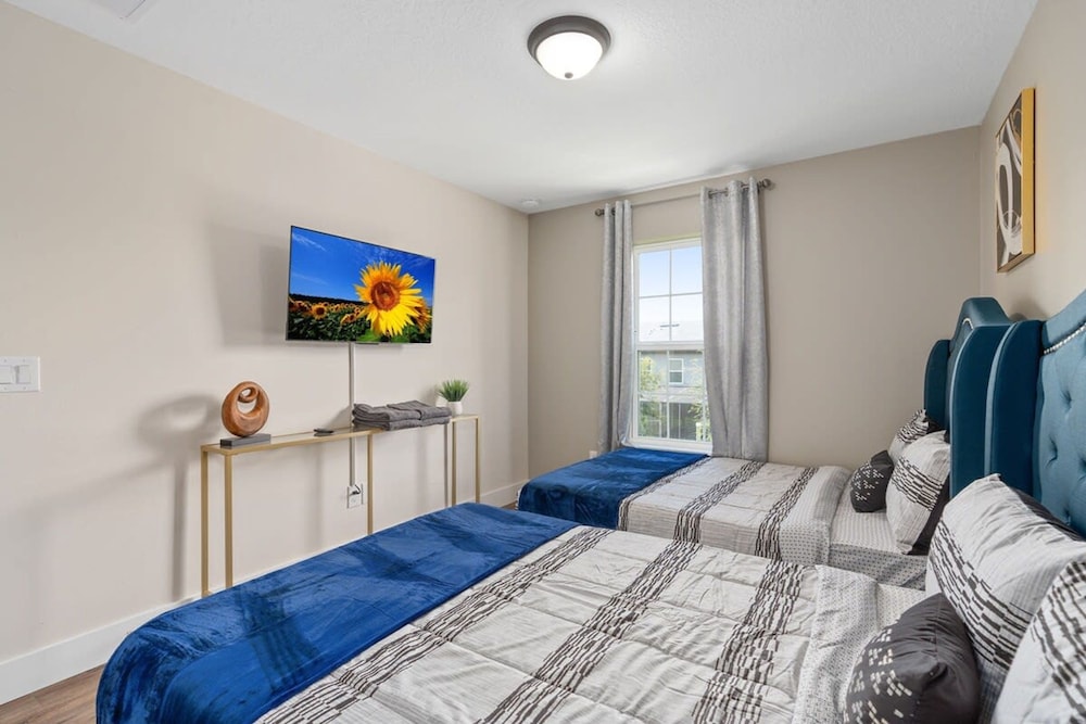 Super Cool- Sleeps 17 Newly Built Near Parks