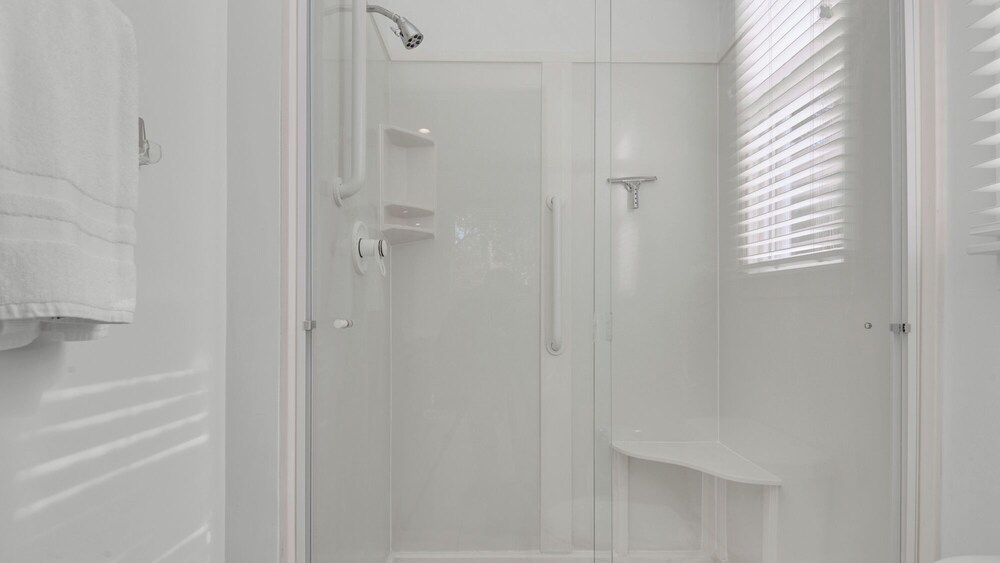 Charming Beach Cottage, 2 Pools and Tennis Access + Free Attraction Tickets!